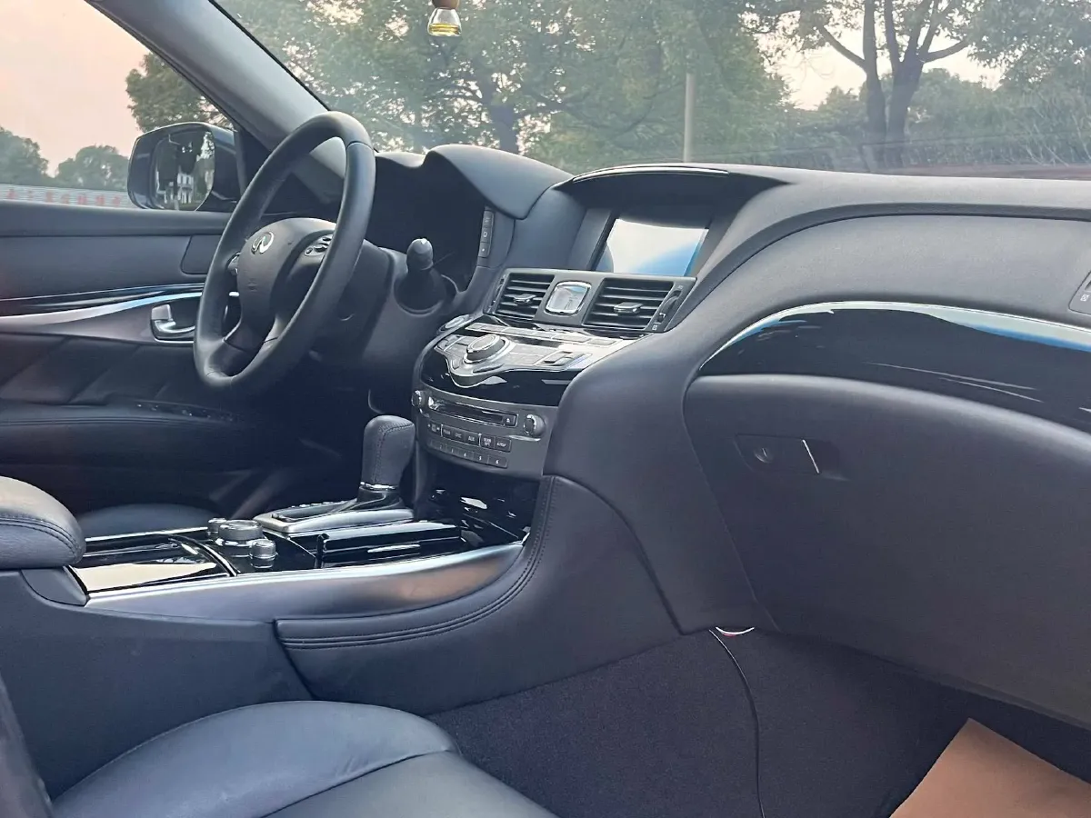 2015 Infiniti Q70 2.5L 222HP V6 7AT,autocango,china used car exporter,china ev exporter,chinese used car exporter,chinese used ev exporter