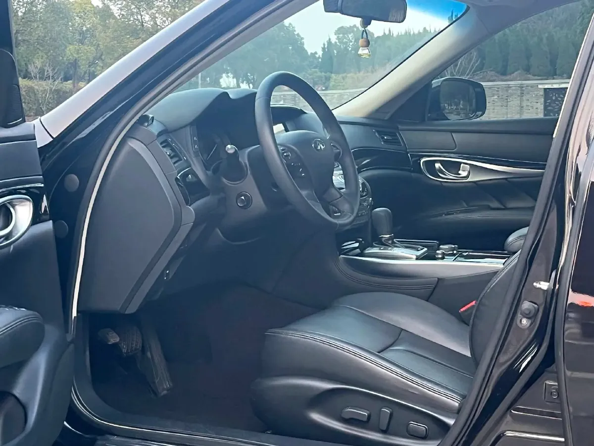 2015 Infiniti Q70 2.5L 222HP V6 7AT,autocango,china used car exporter,china ev exporter,chinese used car exporter,chinese used ev exporter