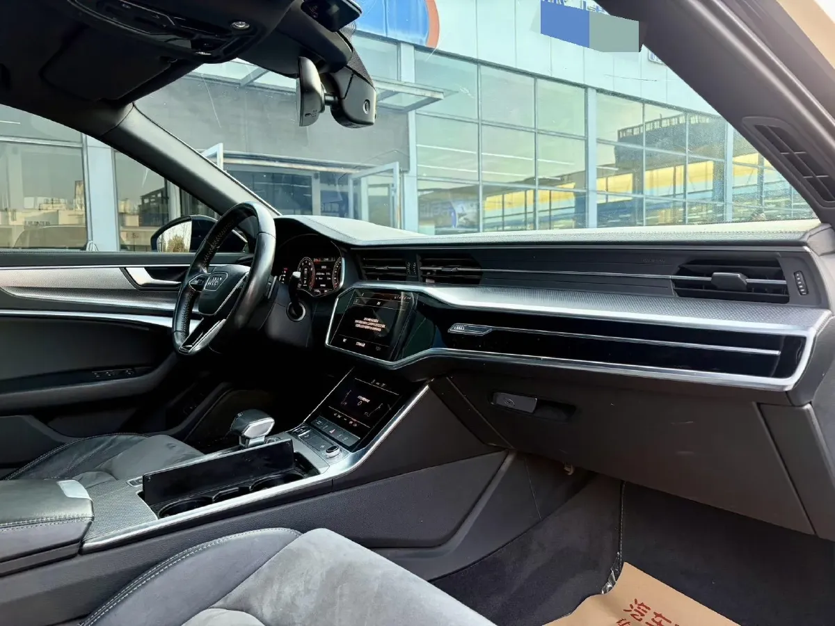 2020 Audi A6L 2.0T 190HP L4 7DCT,autocango,china used car exporter,china ev exporter,chinese used car exporter,chinese used ev exporter