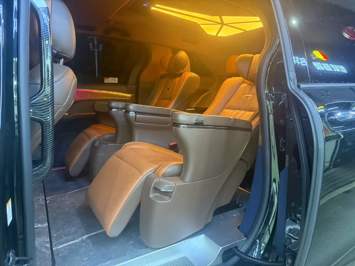 2024 Toyota Sienna 2.5L 189HP L4 E-CVT Hybrid,autocango,china used car exporter,china ev exporter,chinese used car exporter,chinese used ev exporter