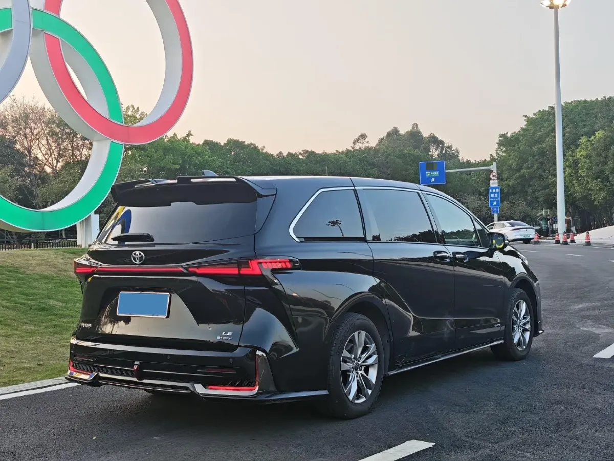 2024 Toyota Sienna 2.5L 189HP L4 E-CVT Hybrid,autocango,china used car exporter,china ev exporter,chinese used car exporter,chinese used ev exporter