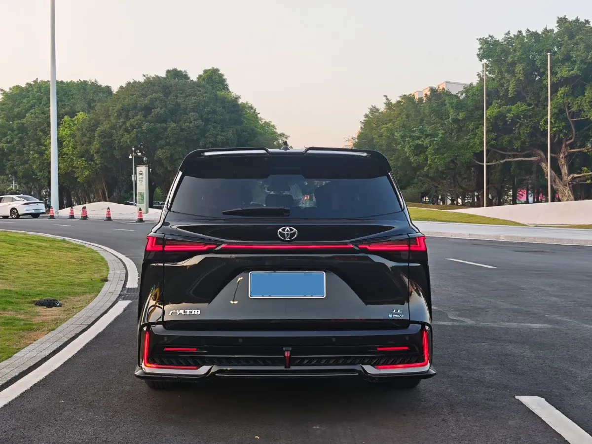 2024 Toyota Sienna 2.5L 189HP L4 E-CVT Hybrid,autocango,china used car exporter,china ev exporter,chinese used car exporter,chinese used ev exporter