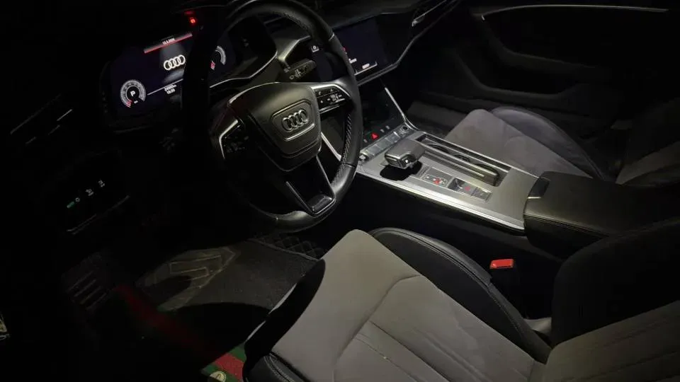 2024 Audi A6L 2.0T 245HP L4 7DCT,autocango,china used car exporter,china ev exporter,chinese used car exporter,chinese used ev exporter