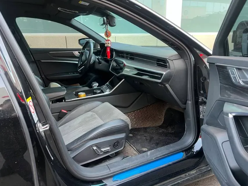 2024 Audi A6L 2.0T 245HP L4 7DCT,autocango,china used car exporter,china ev exporter,chinese used car exporter,chinese used ev exporter
