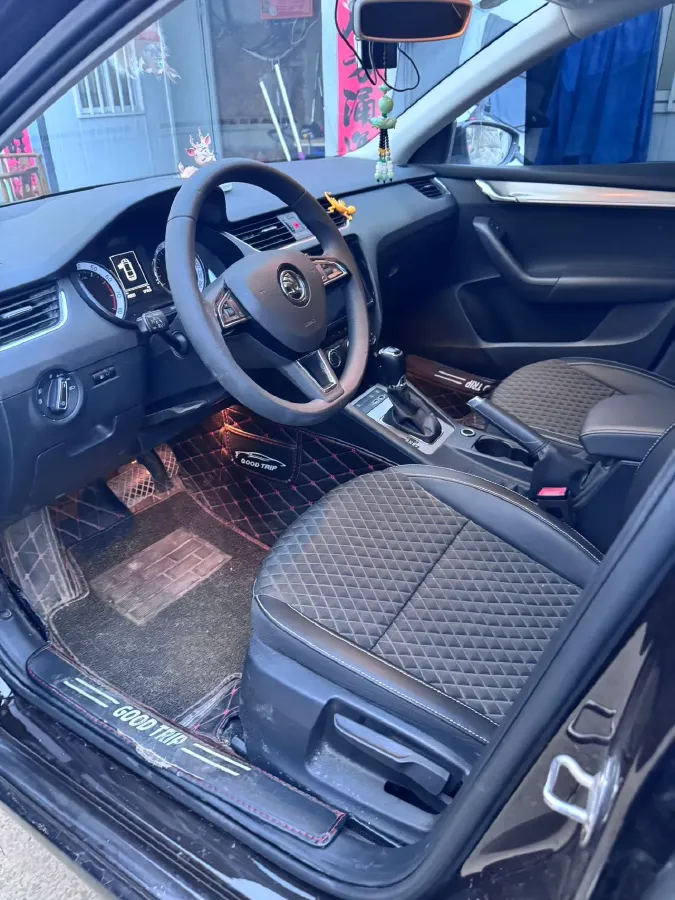 2020 Skoda Octavia 1.5L 113HP L4 6AT,autocango,china used car exporter,china ev exporter,chinese used car exporter,chinese used ev exporter