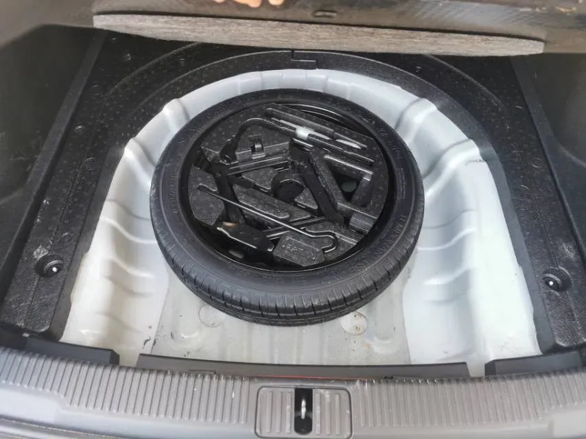 2020 Roewe i5 1.5L 120HP L4 CVT,autocango,china used car exporter,china ev exporter,chinese used car exporter,chinese used ev exporter