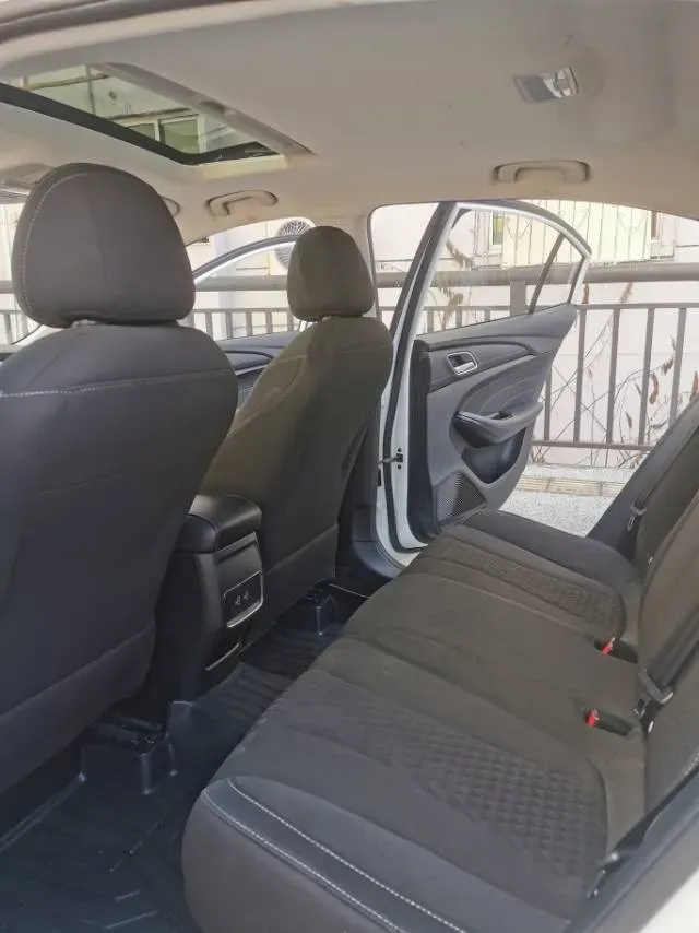 2020 Roewe i5 1.5L 120HP L4 CVT,autocango,china used car exporter,china ev exporter,chinese used car exporter,chinese used ev exporter