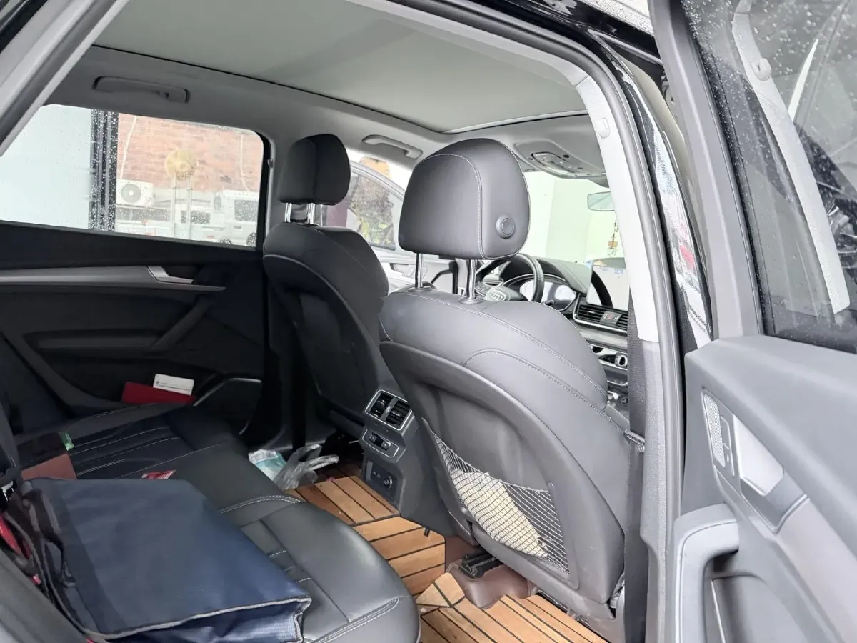 2022 Audi Q5L 2.0T 190HP L4 7DCT,autocango,china used car exporter,china ev exporter,chinese used car exporter,chinese used ev exporter