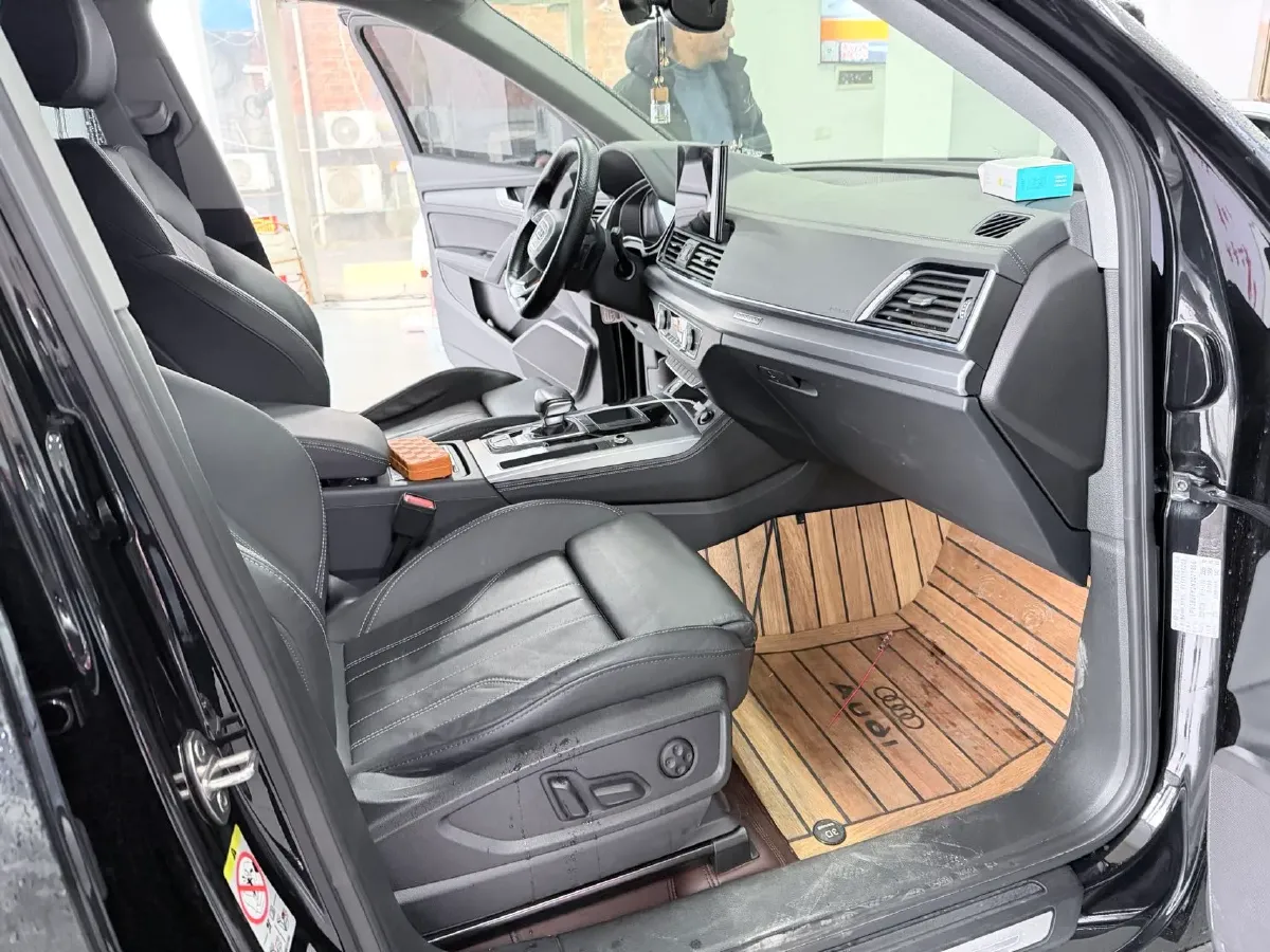 2022 Audi Q5L 2.0T 190HP L4 7DCT,autocango,china used car exporter,china ev exporter,chinese used car exporter,chinese used ev exporter