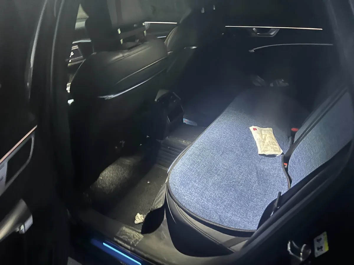 2023 Audi A6L 2.0T 245HP L4 7DCT,autocango,china used car exporter,china ev exporter,chinese used car exporter,chinese used ev exporter