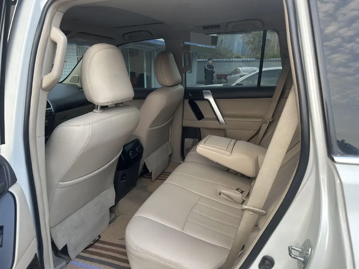 2018 Land Rover Discovery Sport 2.0T 241HP L4 9AT,autocango,china used car exporter,china ev exporter,chinese used car exporter,chinese used ev exporter