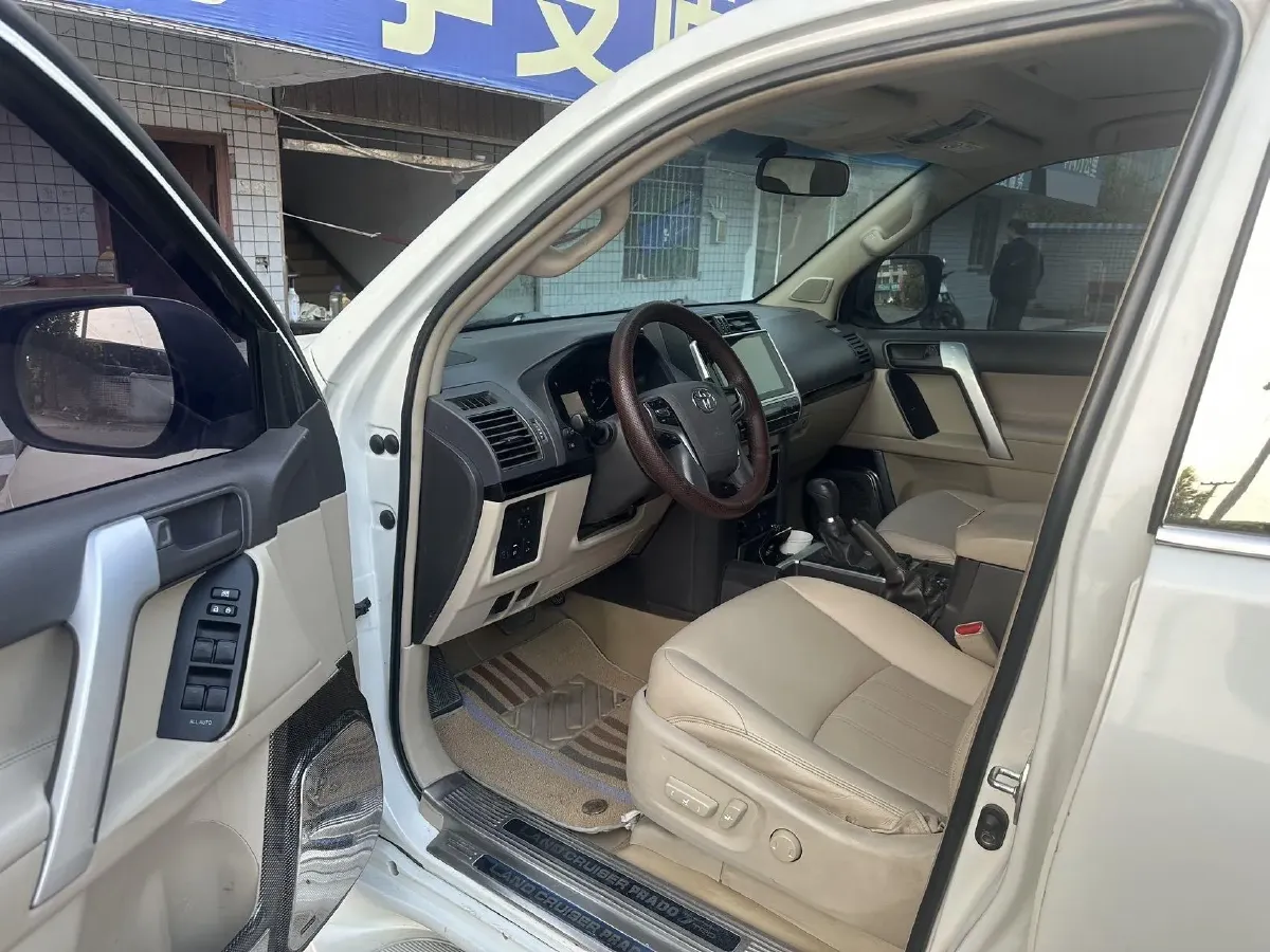 2018 Land Rover Discovery Sport 2.0T 241HP L4 9AT,autocango,china used car exporter,china ev exporter,chinese used car exporter,chinese used ev exporter