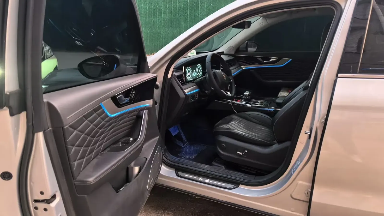 2022 HongQi HS5 2.0T 224HP L4 6AT,autocango,china used car exporter,china ev exporter,chinese used car exporter,chinese used ev exporter