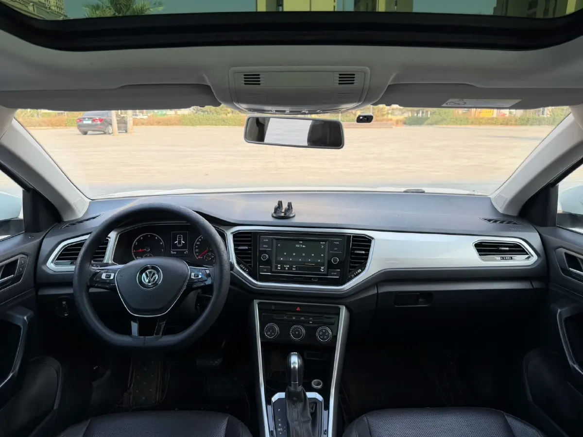 2019 Volkswagen T-Roc 1.4T 131HP L4 7DCT,autocango,china used car exporter,china ev exporter,chinese used car exporter,chinese used ev exporter