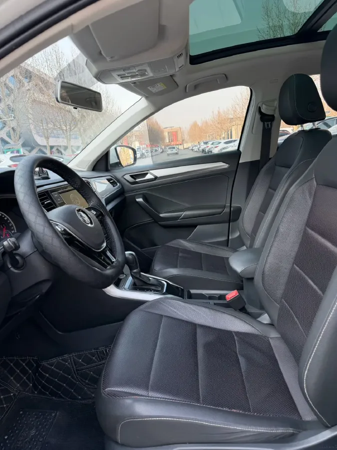 2019 Volkswagen T-Roc 1.4T 131HP L4 7DCT,autocango,china used car exporter,china ev exporter,chinese used car exporter,chinese used ev exporter