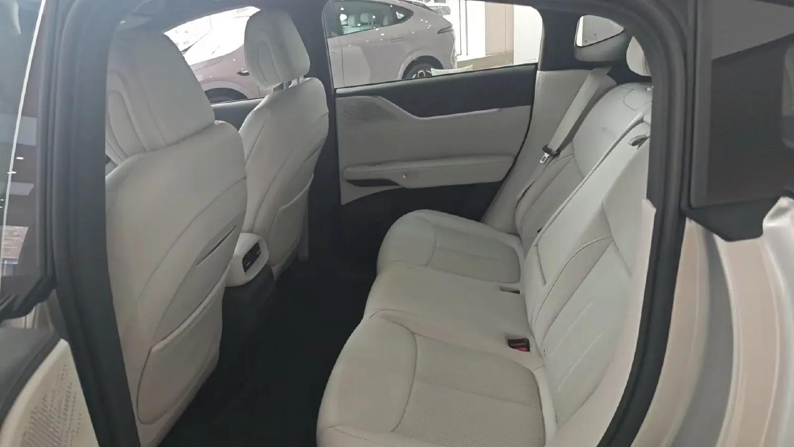 2025 Xpeng G6 BEV 68.5KWH,autocango,china used car exporter,china ev exporter,chinese used car exporter,chinese used ev exporter