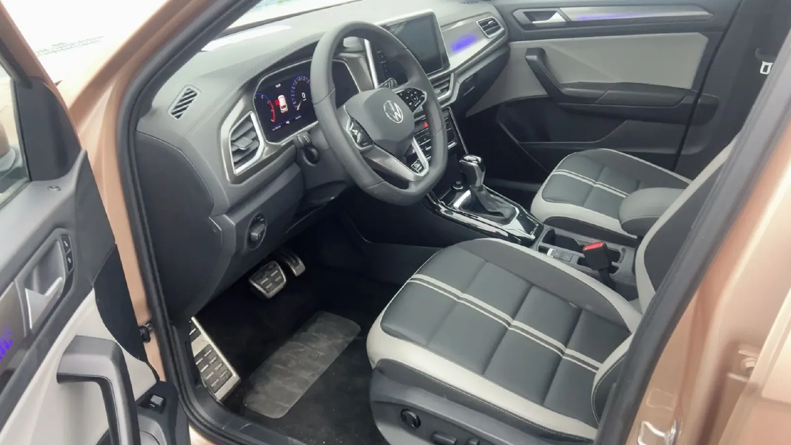 2023 Volkswagen T-Roc 1.5T 160HP L4 7DCT,autocango,china used car exporter,china ev exporter,chinese used car exporter,chinese used ev exporter