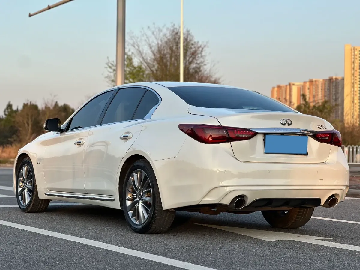 2018 Jeep Grand Commander 2.0T 265HP L4 9AT,autocango,china used car exporter,china ev exporter,chinese used car exporter,chinese used ev exporter