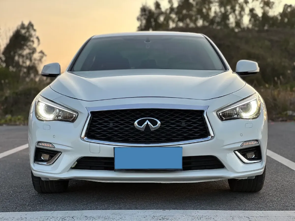 2018 Jeep Grand Commander 2.0T 265HP L4 9AT,autocango,china used car exporter,china ev exporter,chinese used car exporter,chinese used ev exporter