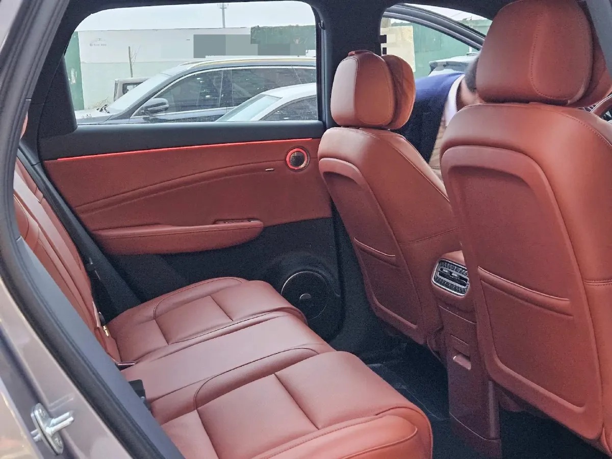 2026 HongQi HS6 PHEV 1.5T 150HP L4 1DHT PHEV,autocango,china used car exporter,china ev exporter,chinese used car exporter,chinese used ev exporter