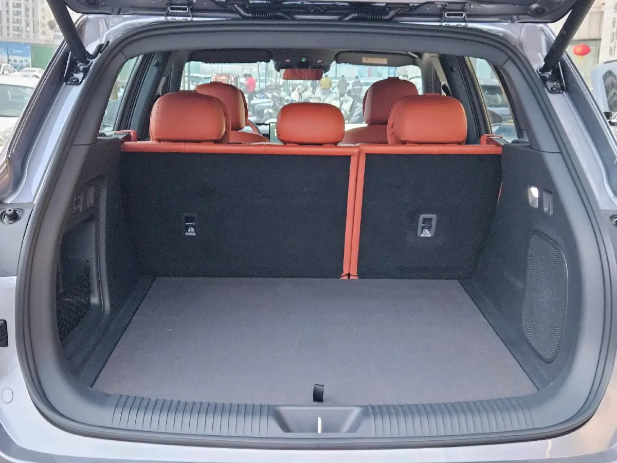 2026 HongQi HS6 PHEV 1.5T 150HP L4 1DHT PHEV,autocango,china used car exporter,china ev exporter,chinese used car exporter,chinese used ev exporter