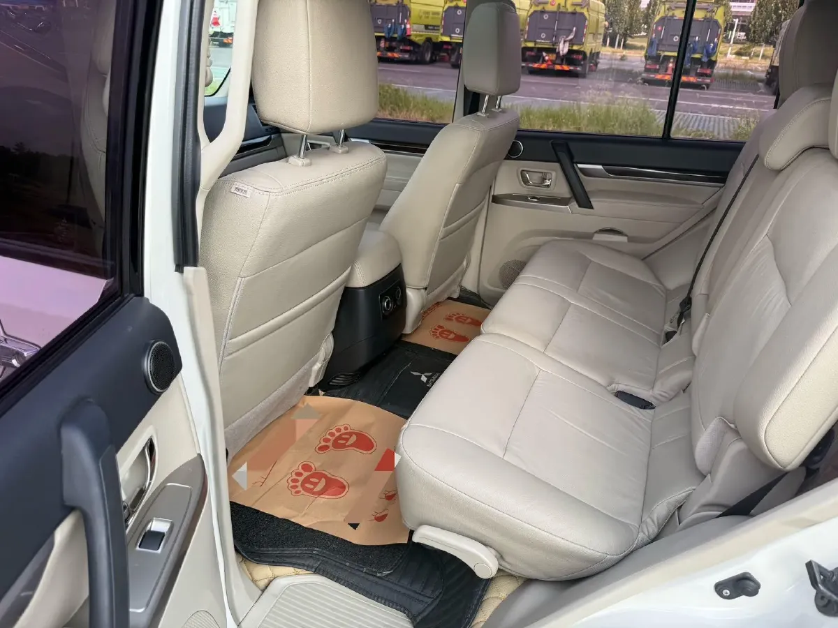 2018 Mitsubishi Pajero 3.0L 174HP V6 5AT,autocango,china used car exporter,china ev exporter,chinese used car exporter,chinese used ev exporter