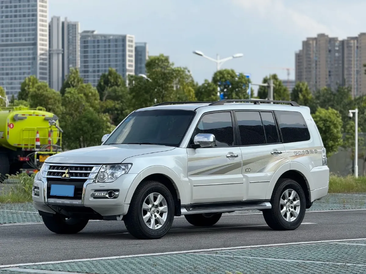 2018 Mitsubishi Pajero 3.0L 174HP V6 5AT,autocango,china used car exporter,china ev exporter,chinese used car exporter,chinese used ev exporter