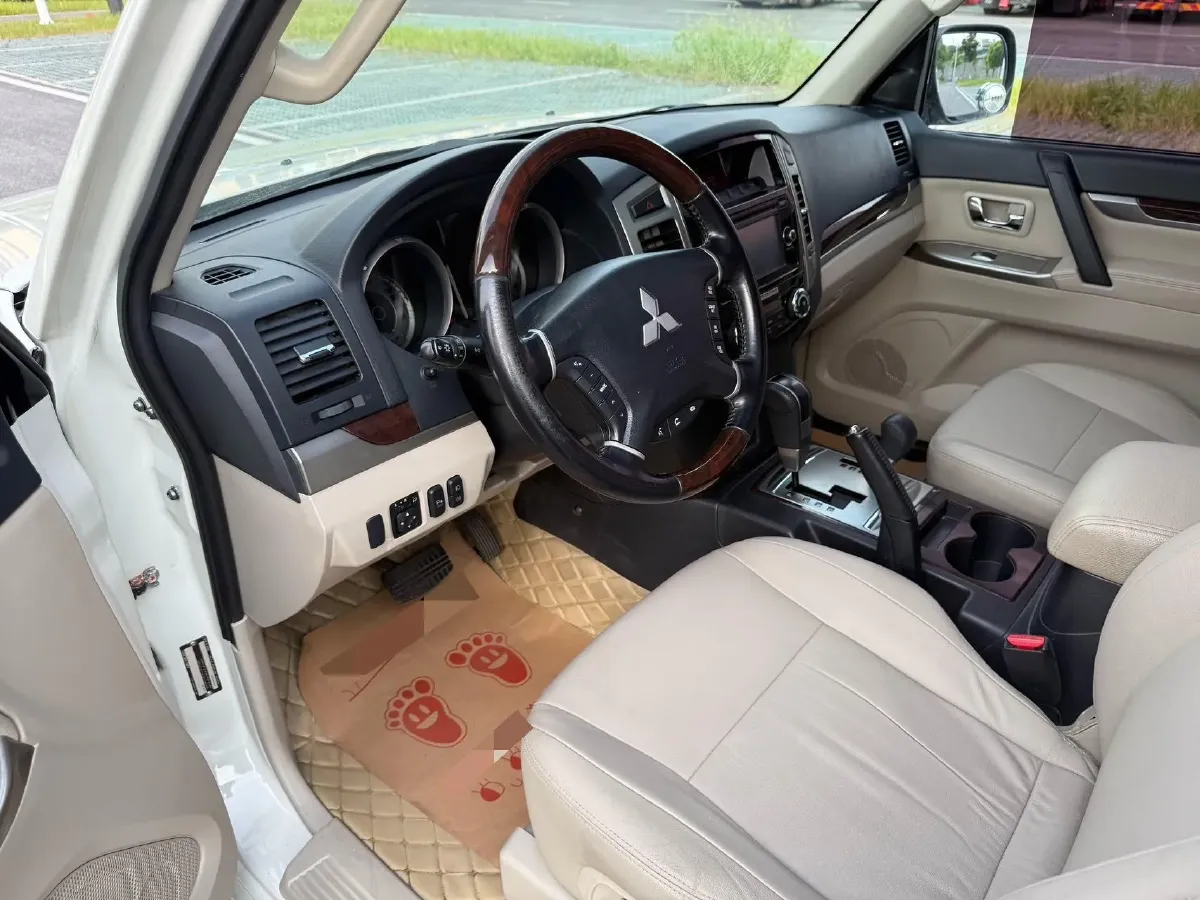 2018 Mitsubishi Pajero 3.0L 174HP V6 5AT,autocango,china used car exporter,china ev exporter,chinese used car exporter,chinese used ev exporter