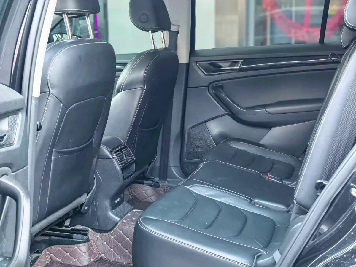 2019 Skoda Superb 2.0T 220HP L4 7DCT,autocango,china used car exporter,china ev exporter,chinese used car exporter,chinese used ev exporter