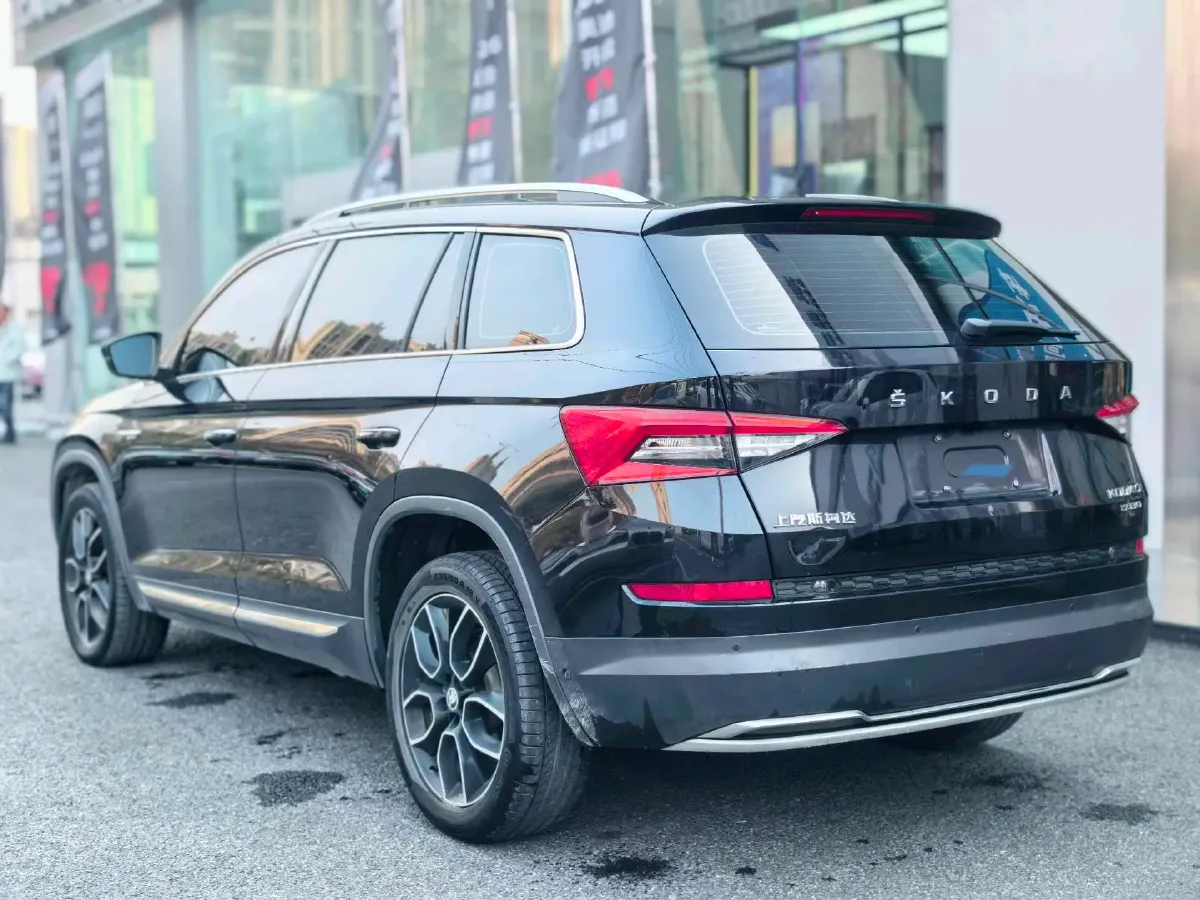 2019 Skoda Superb 2.0T 220HP L4 7DCT,autocango,china used car exporter,china ev exporter,chinese used car exporter,chinese used ev exporter