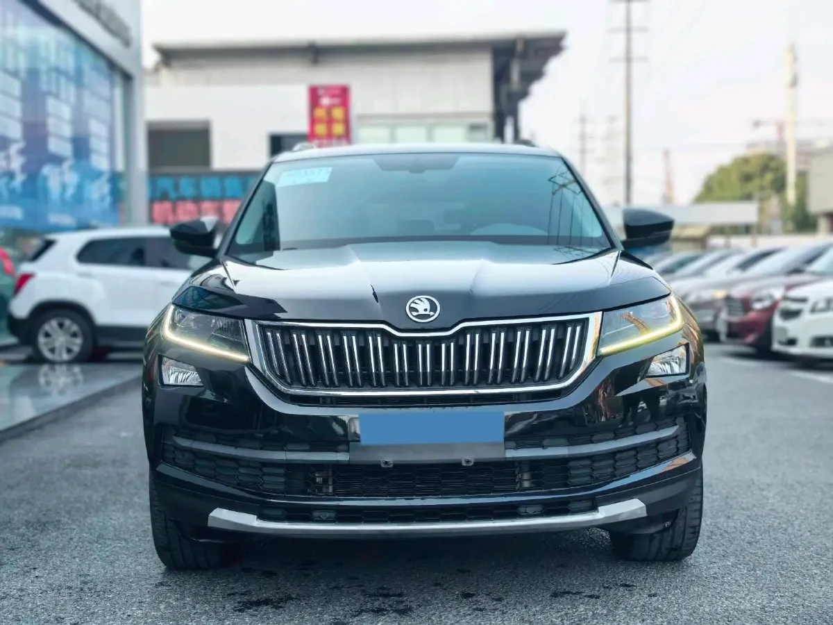 2019 Skoda Superb 2.0T 220HP L4 7DCT,autocango,china used car exporter,china ev exporter,chinese used car exporter,chinese used ev exporter