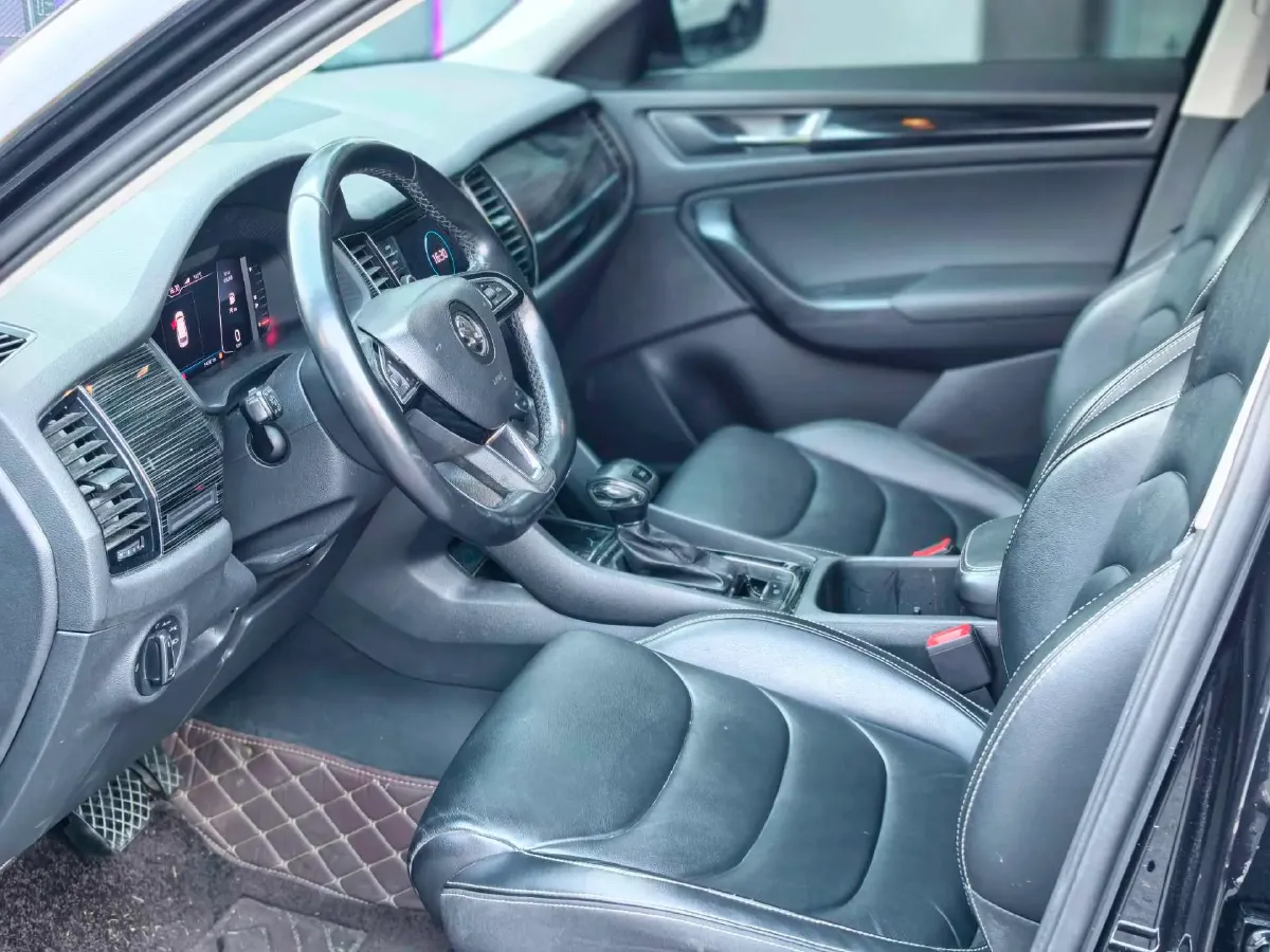 2019 Skoda Superb 2.0T 220HP L4 7DCT,autocango,china used car exporter,china ev exporter,chinese used car exporter,chinese used ev exporter