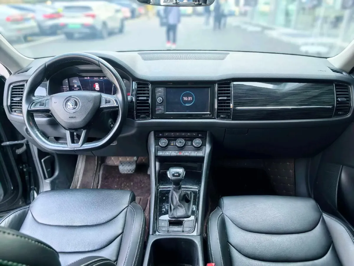 2019 Skoda Superb 2.0T 220HP L4 7DCT,autocango,china used car exporter,china ev exporter,chinese used car exporter,chinese used ev exporter