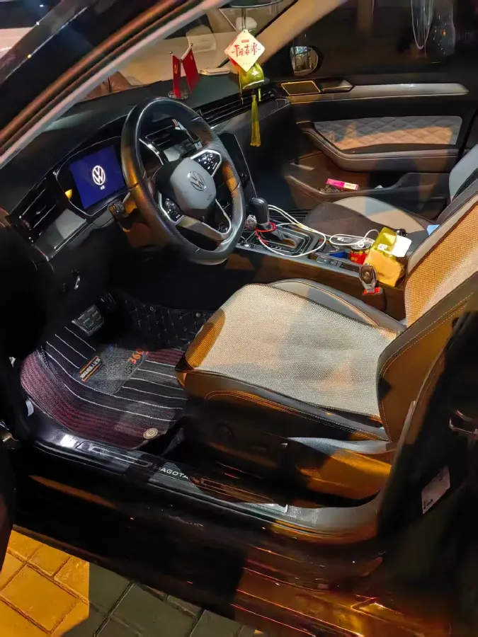 2023 Volkswagen Magotan 2.0T 186HP L4 7DCT,autocango,china used car exporter,china ev exporter,chinese used car exporter,chinese used ev exporter