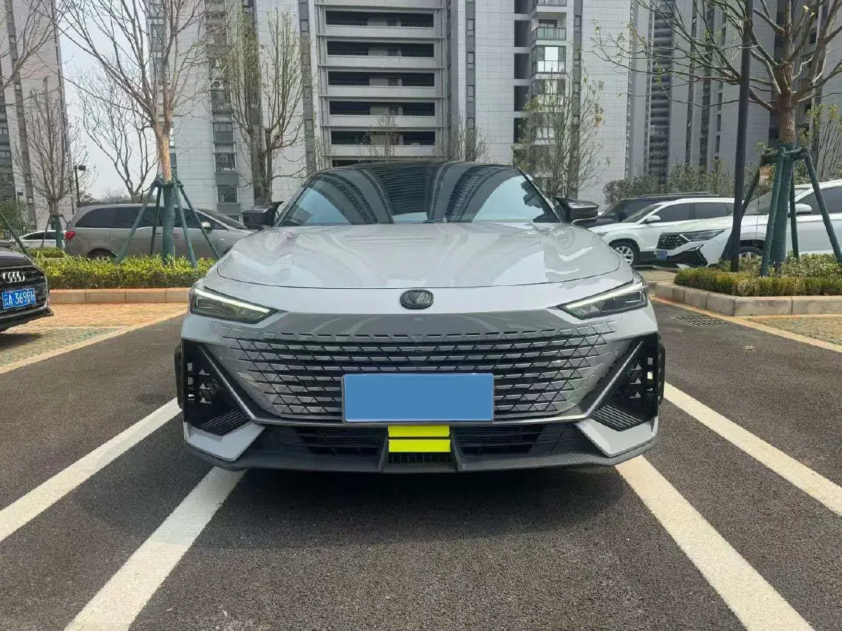 2022 ChangAn UNI-V 1.5T 188HP L4 7DCT,autocango,china used car exporter,china ev exporter,chinese used car exporter,chinese used ev exporter