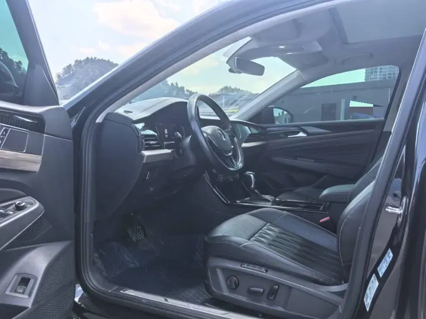 2019 Volvo V40 1.5T 152HP L4 6AT,autocango,china used car exporter,china ev exporter,chinese used car exporter,chinese used ev exporter