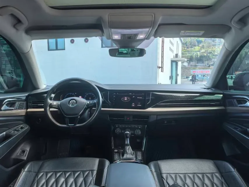 2019 Volvo V40 1.5T 152HP L4 6AT,autocango,china used car exporter,china ev exporter,chinese used car exporter,chinese used ev exporter