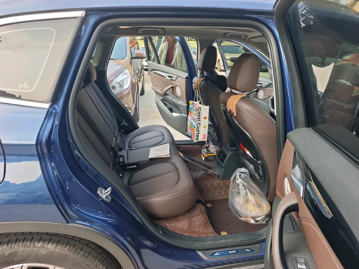 2021 BMW X1 2.0T 192HP L4 7DCT,autocango,china used car exporter,china ev exporter,chinese used car exporter,chinese used ev exporter