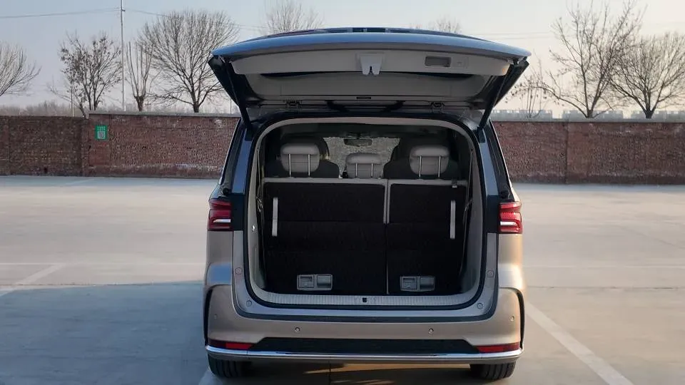 2023 Roewe iMAX8 2.0T 234HP L4 8AT,autocango,china used car exporter,china ev exporter,chinese used car exporter,chinese used ev exporter