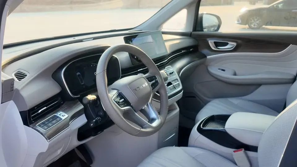 2023 Roewe iMAX8 2.0T 234HP L4 8AT,autocango,china used car exporter,china ev exporter,chinese used car exporter,chinese used ev exporter