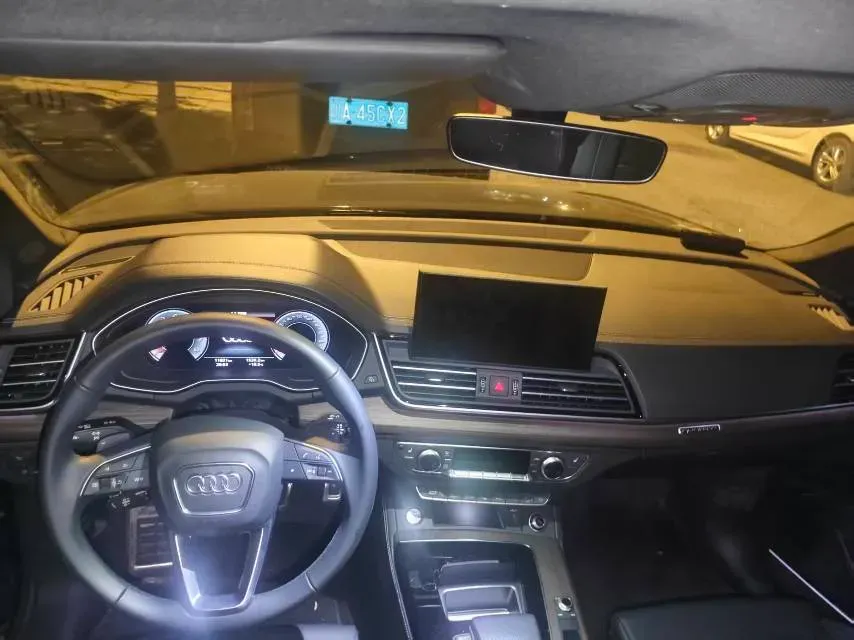 2025 Audi Q5L 2.0T 245HP L4 7DCT,autocango,china used car exporter,china ev exporter,chinese used car exporter,chinese used ev exporter