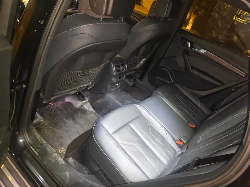 2025 Audi Q5L 2.0T 245HP L4 7DCT,autocango,china used car exporter,china ev exporter,chinese used car exporter,chinese used ev exporter