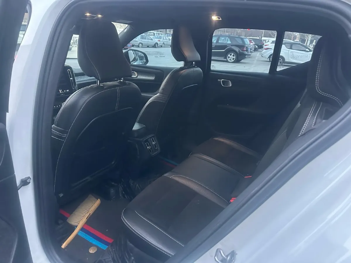 2021 Volvo XC40 2.0T 190HP L4 8AT,autocango,china used car exporter,china ev exporter,chinese used car exporter,chinese used ev exporter