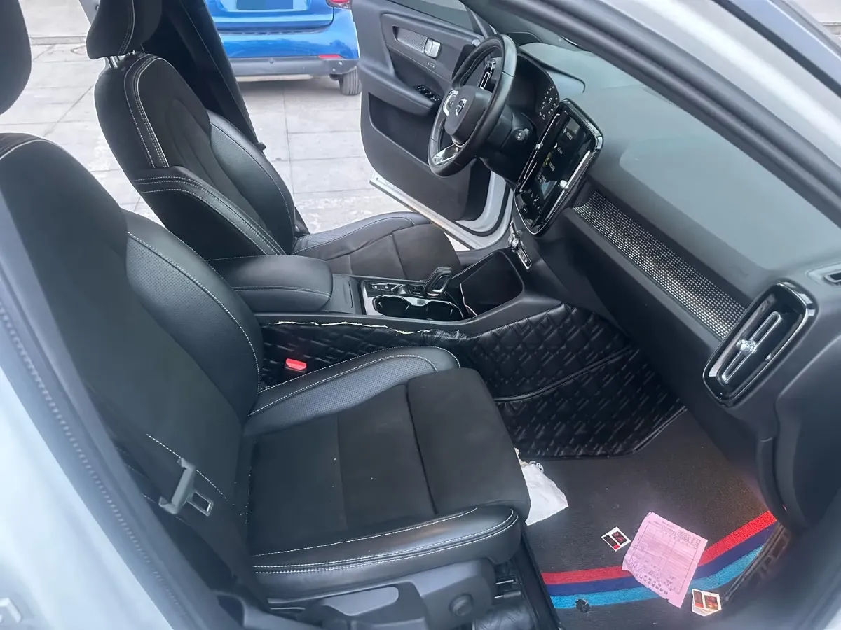 2021 Volvo XC40 2.0T 190HP L4 8AT,autocango,china used car exporter,china ev exporter,chinese used car exporter,chinese used ev exporter