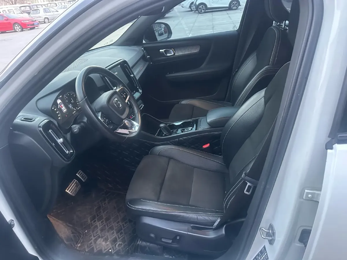 2021 Volvo XC40 2.0T 190HP L4 8AT,autocango,china used car exporter,china ev exporter,chinese used car exporter,chinese used ev exporter