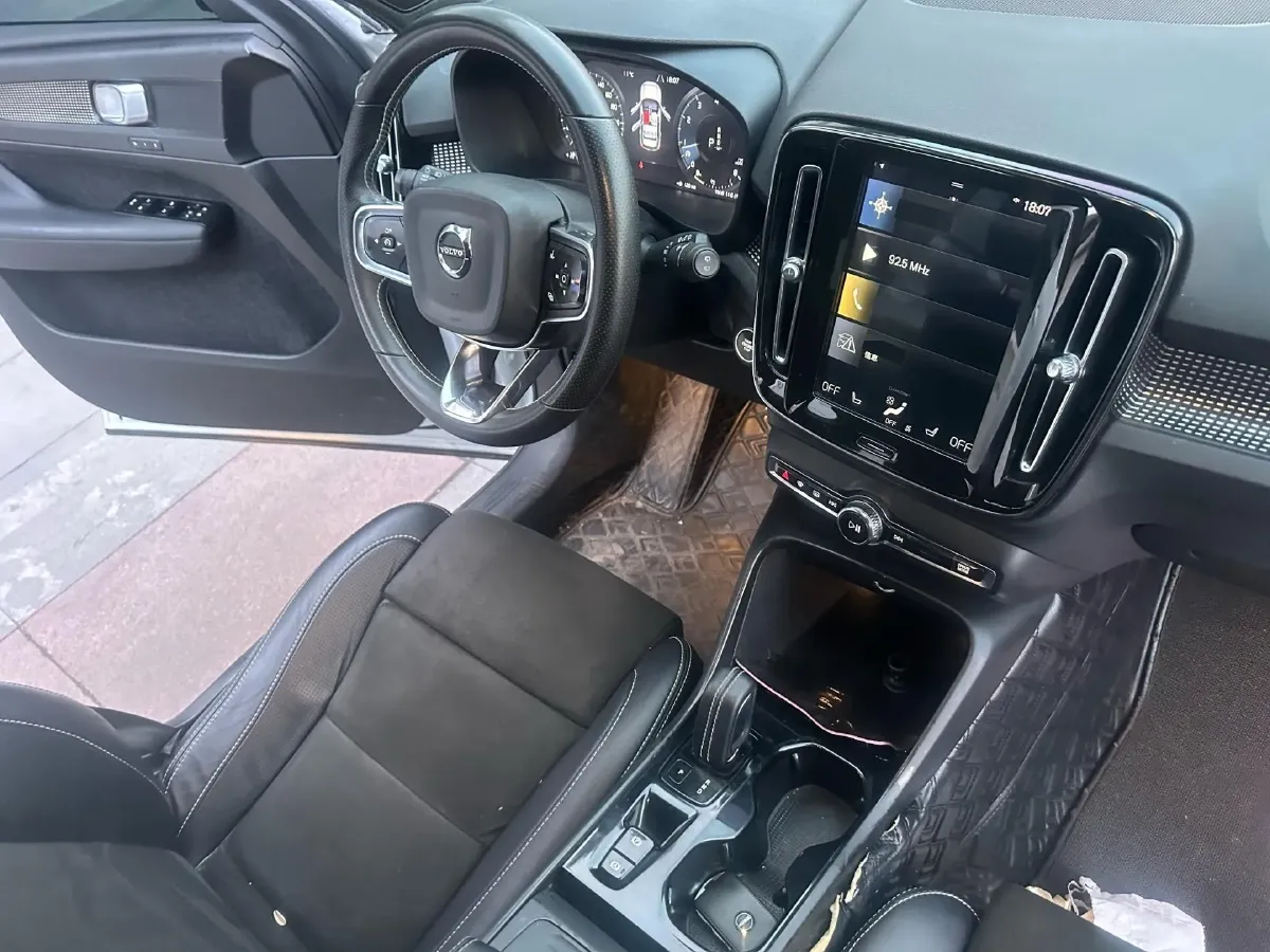 2021 Volvo XC40 2.0T 190HP L4 8AT,autocango,china used car exporter,china ev exporter,chinese used car exporter,chinese used ev exporter