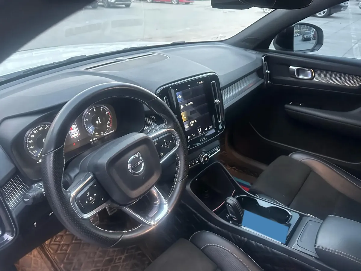 2021 Volvo XC40 2.0T 190HP L4 8AT,autocango,china used car exporter,china ev exporter,chinese used car exporter,chinese used ev exporter