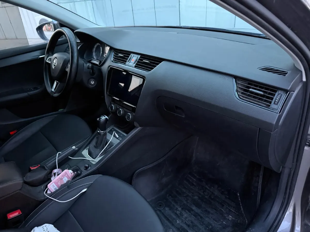 2022 Skoda Octavia 1.5L 113HP L4 6AT,autocango,china used car exporter,china ev exporter,chinese used car exporter,chinese used ev exporter