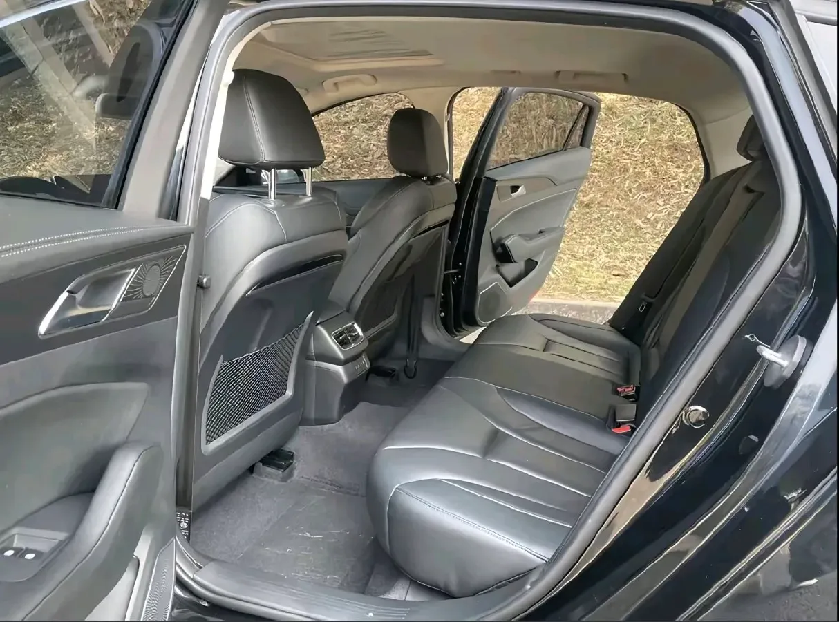 2022 HongQi H5 1.8T 197HP L4 6AT,autocango,china used car exporter,china ev exporter,chinese used car exporter,chinese used ev exporter