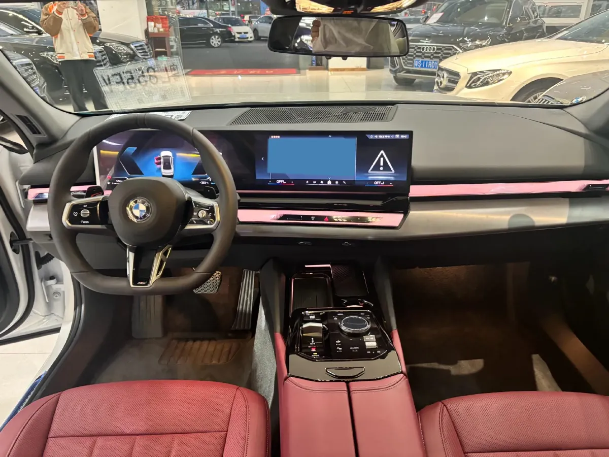 2026 BMW 5 Series 2.0T 258HP L4 8AT,autocango,china used car exporter,china ev exporter,chinese used car exporter,chinese used ev exporter